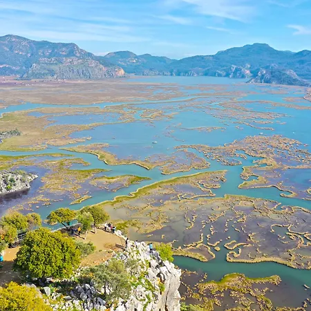 Nish Caria Szálloda