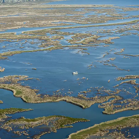 Nish Caria Отель